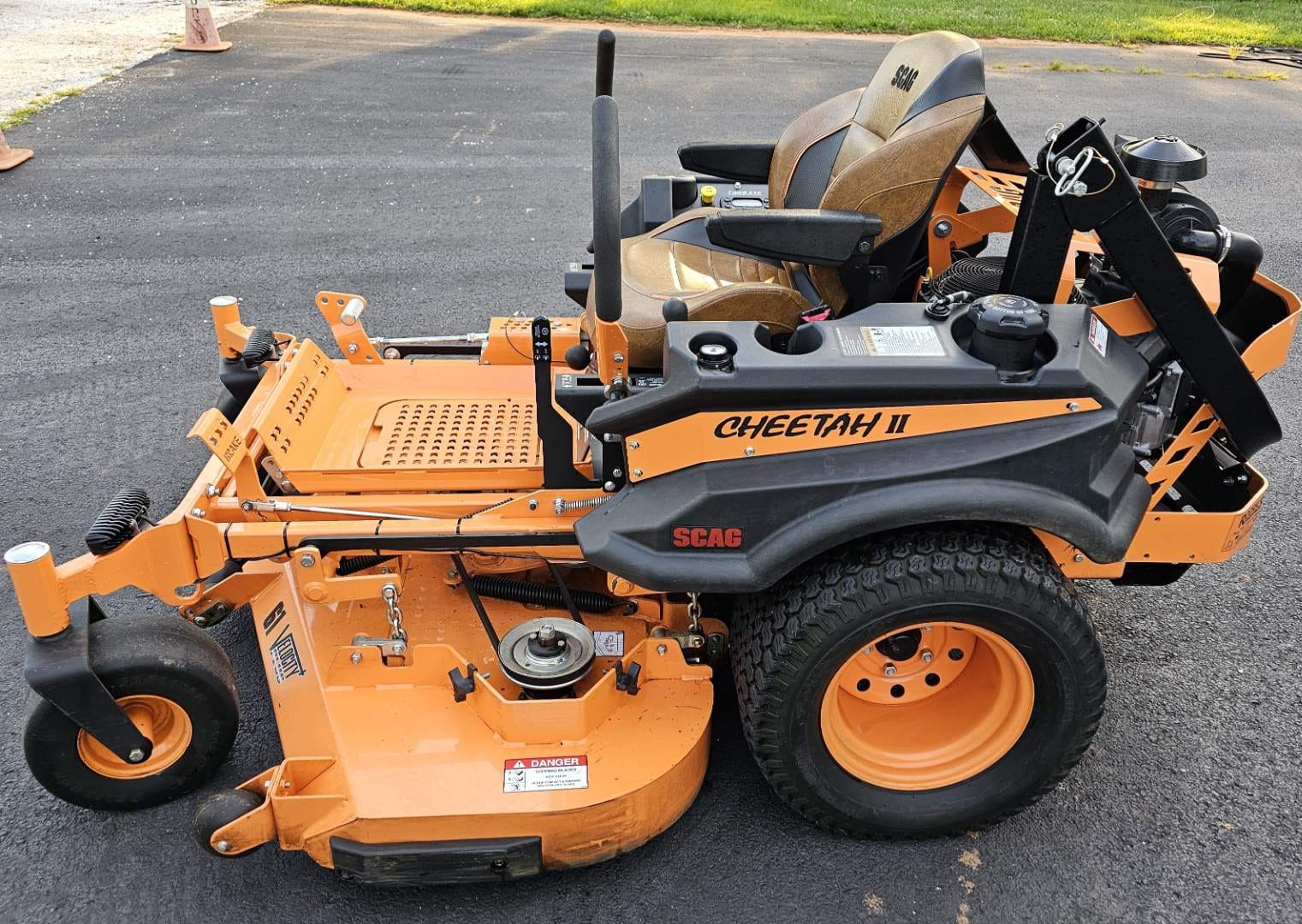 2022 Scag SCZII-61V-37BVEFI Equipment Image0