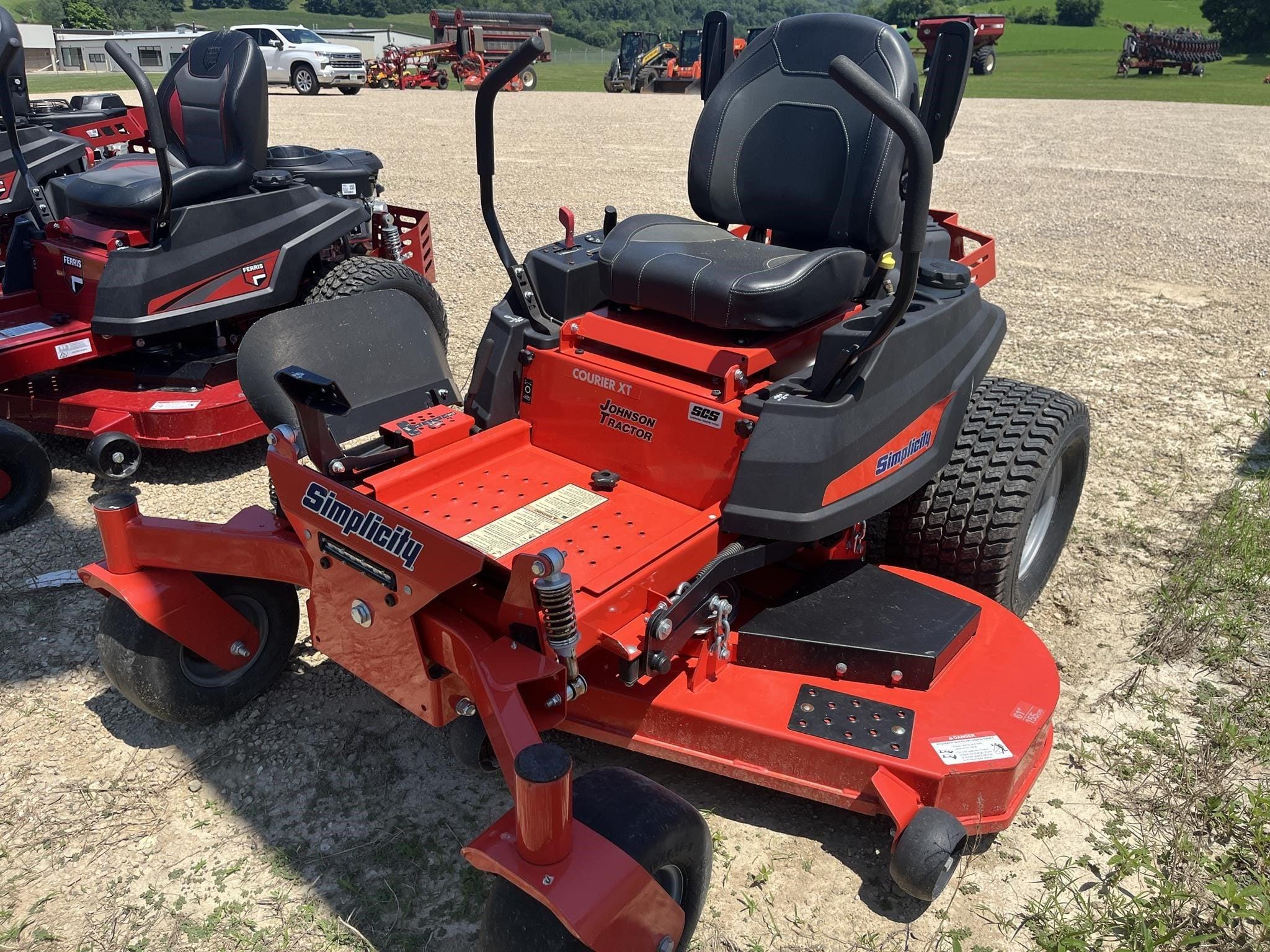 2022 Simplicity Courier XT Equipment Image0