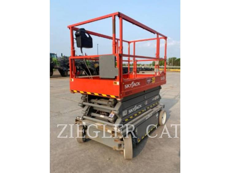 2022 Sky Jack SJ4726 Equipment Image0