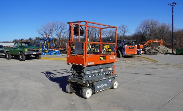 Image of Sky Jack SJ3219 equipment image 2