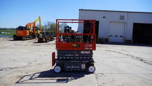 Image of Sky Jack SJIII3219 equipment image 4