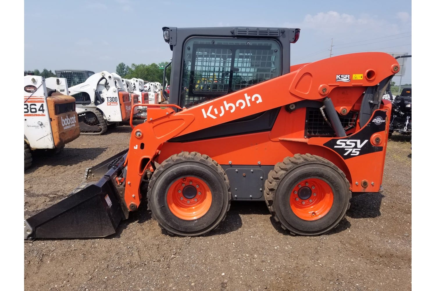 2022 Kubota SSV75 Equipment Image0