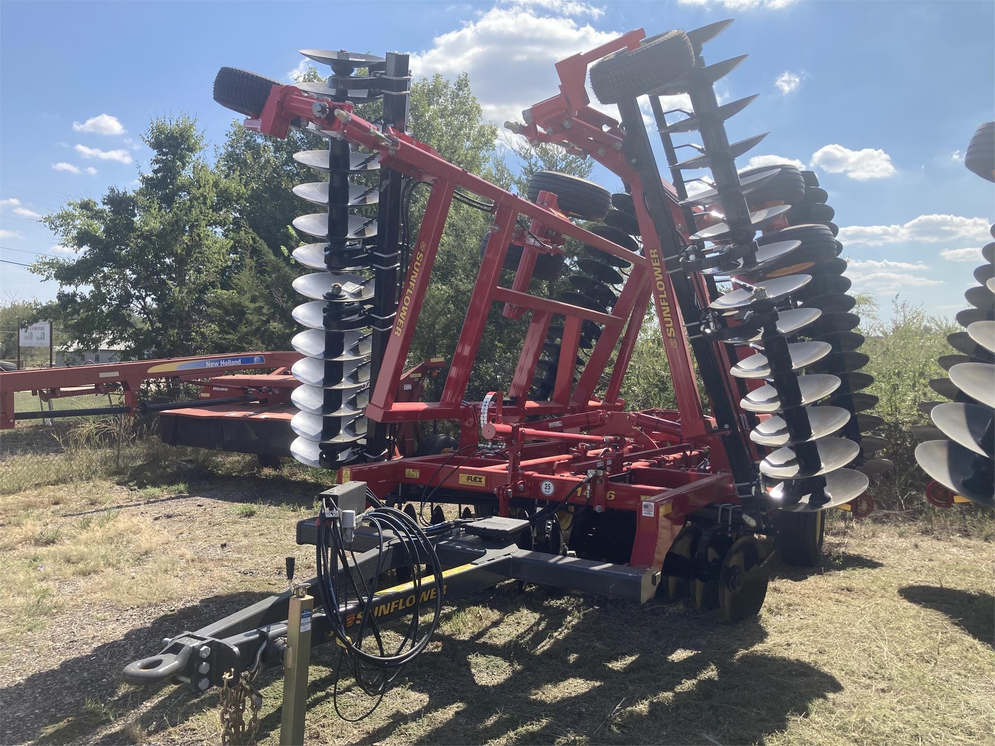 2022 Sunflower 1436 Equipment Image0