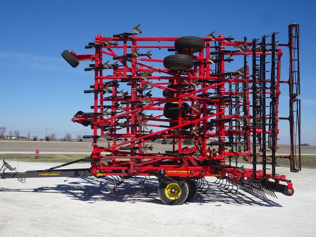 Image of Sunflower 5056 equipment image 2