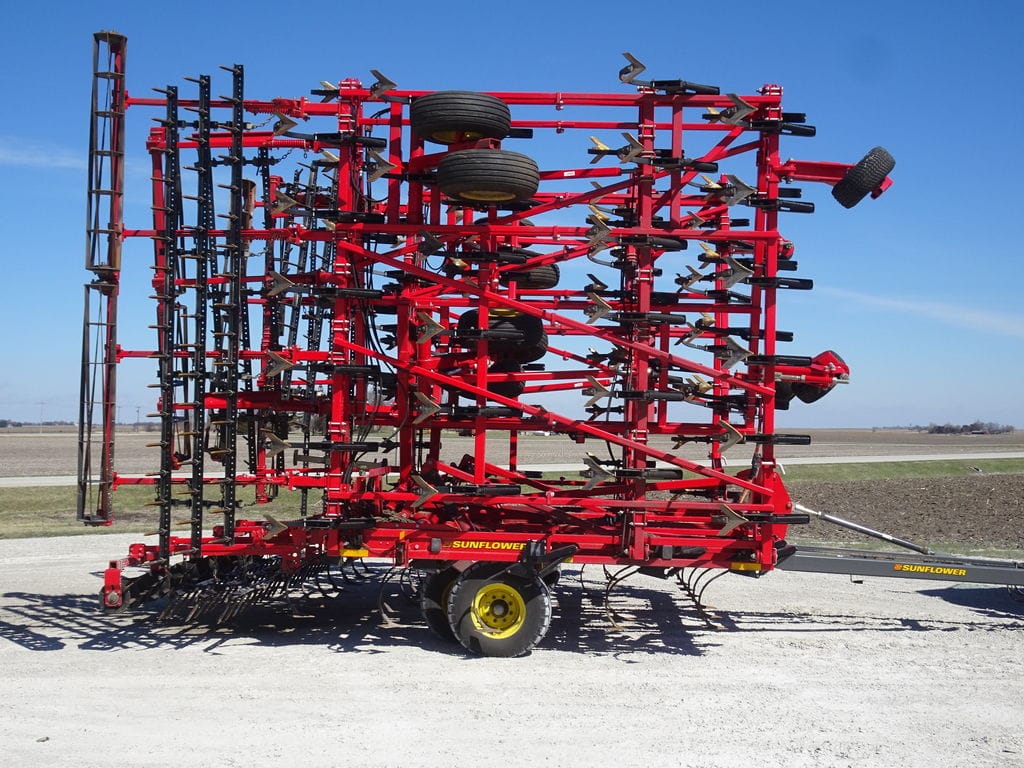 2022 Sunflower 5056 Equipment Image0