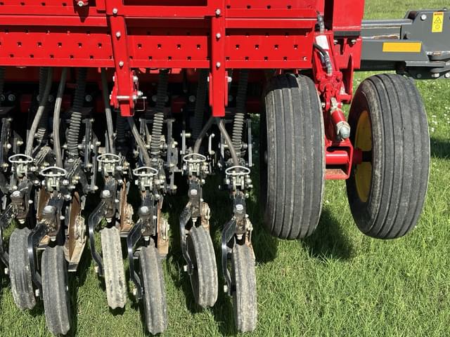 Image of Sunflower 9435 equipment image 1