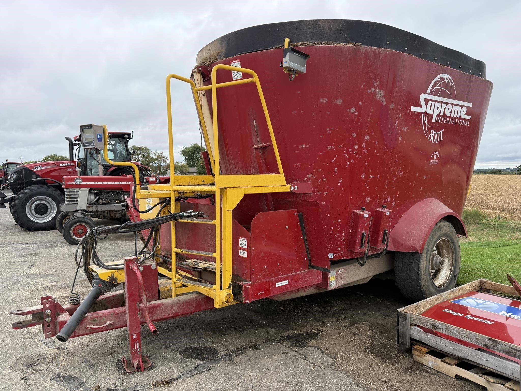2022 Supreme 800T Equipment Image0