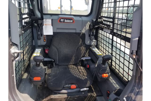 Image of Bobcat T66 equipment image 4