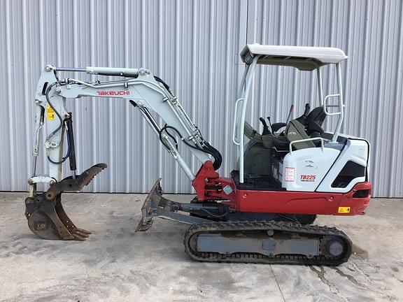 Image of Takeuchi TB225 Primary image