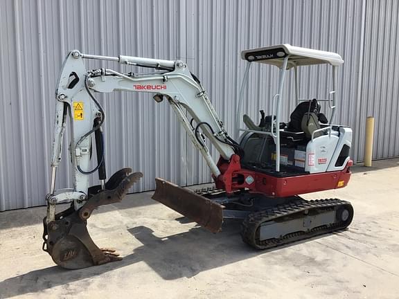 Image of Takeuchi TB225 equipment image 3