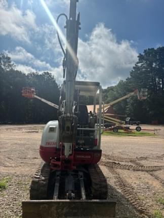 Image of Takeuchi TB230 equipment image 3