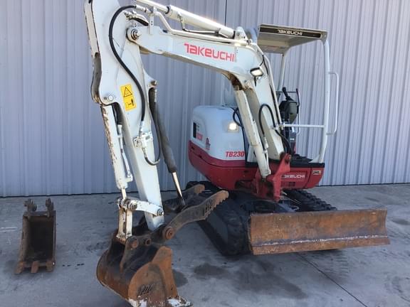 Image of Takeuchi TB230 equipment image 4