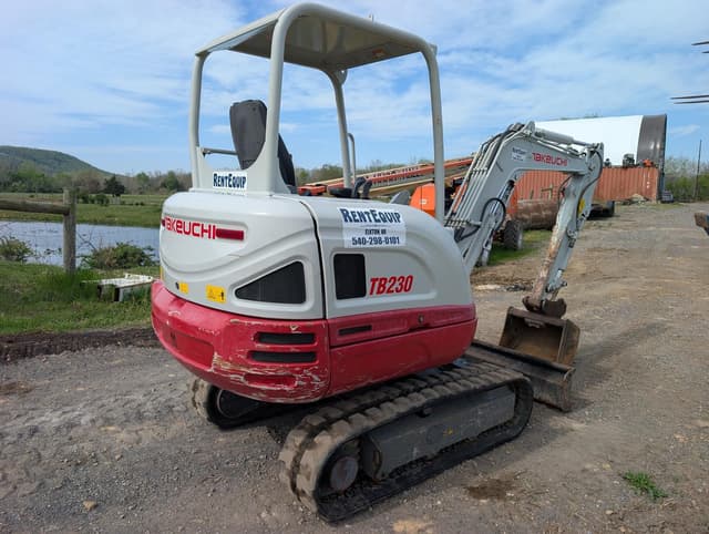 Image of Takeuchi TB230 equipment image 4