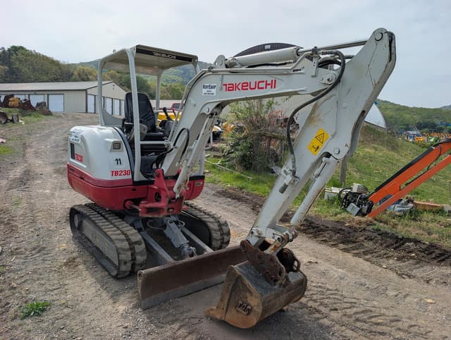 Image of Takeuchi TB230 equipment image 2
