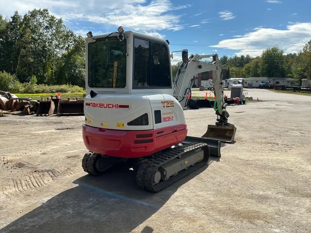 Image of Takeuchi TB235-2 equipment image 4
