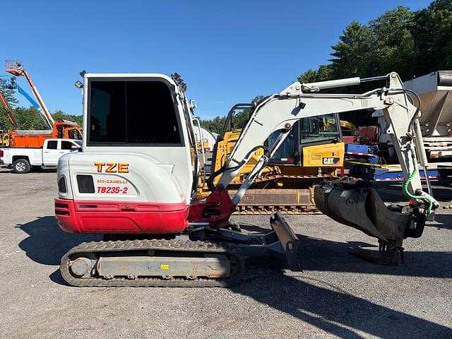 Image of Takeuchi TB235-2 equipment image 3
