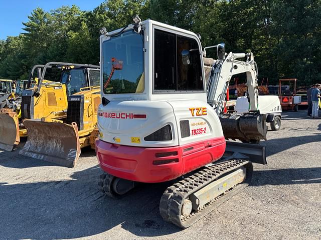 Image of Takeuchi TB235-2 equipment image 4