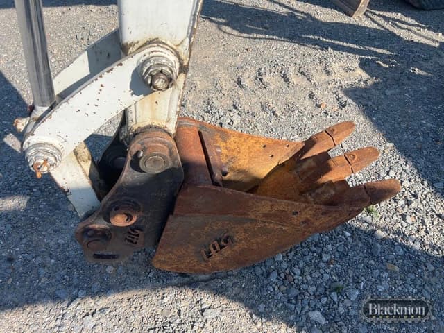 Image of Takeuchi TB235-2 equipment image 2