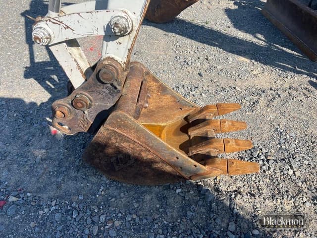 Image of Takeuchi TB235-2 equipment image 2