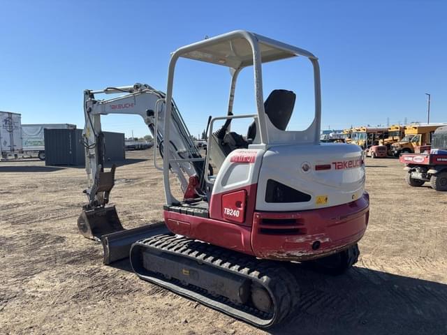 Image of Takeuchi TB240 equipment image 3