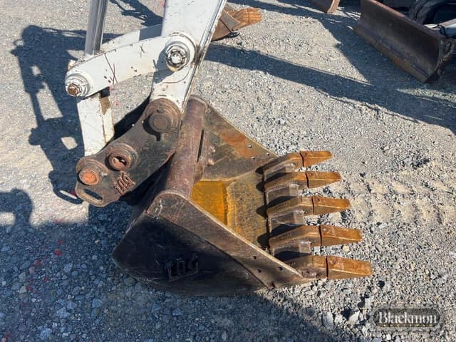 Image of Takeuchi TB240 equipment image 4