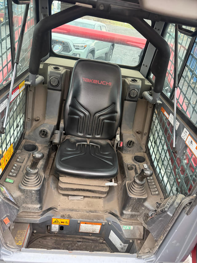 Image of Takeuchi TL10V2 equipment image 4