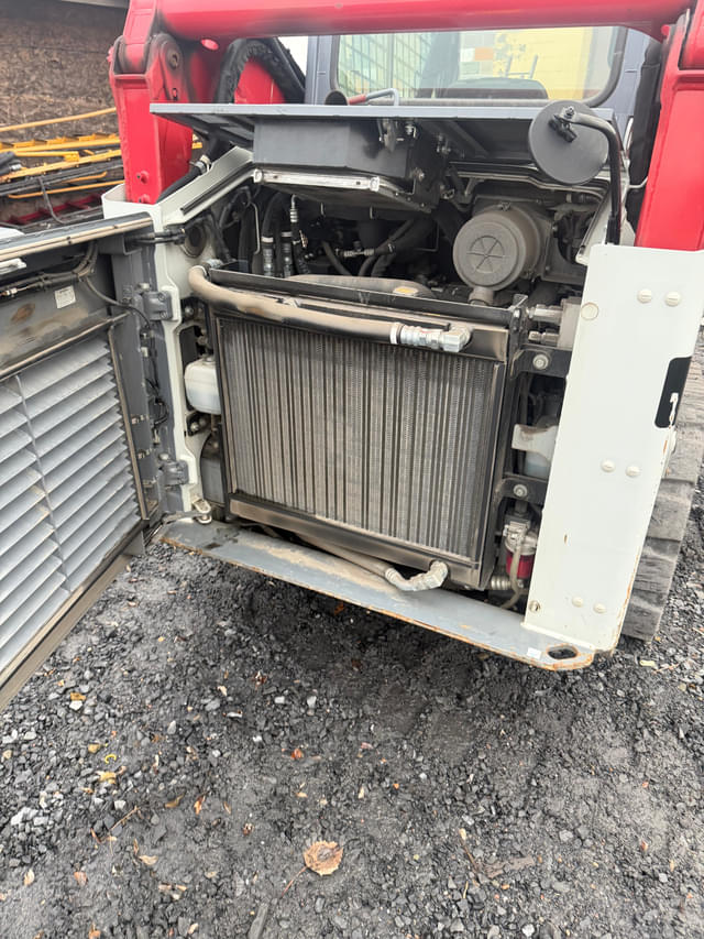 Image of Takeuchi TL10V2 equipment image 3