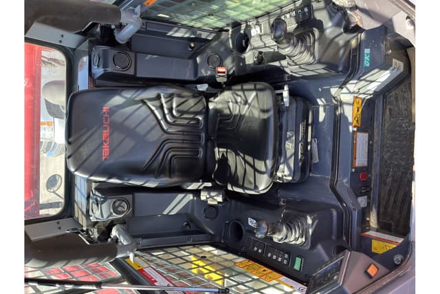 Image of Takeuchi TL12V2-CR equipment image 3