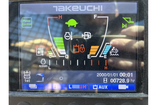 Image of Takeuchi TL12V2-CR equipment image 2