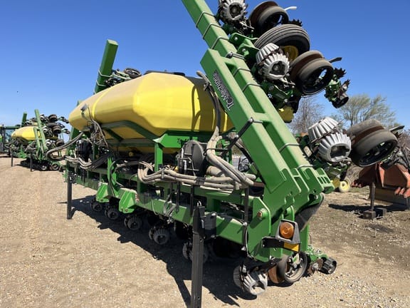 2022 TC Machines Planter Equipment Image0