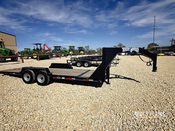 2022 Texas Bragg Low Boy Gooseneck Equipment Image0