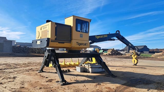 Image of Tigercat 250D equipment image 3