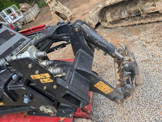 Image of Toro Dingo TX1300 equipment image 2