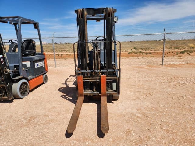 Image of Toyota 8FBCU25 equipment image 4