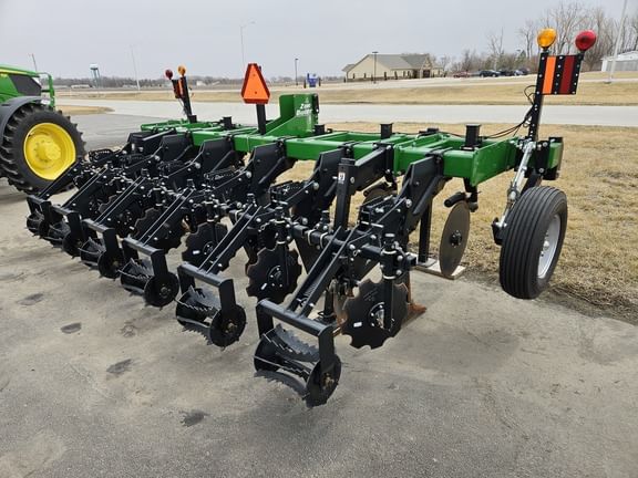 2022 Unverferth 112 Equipment Image0