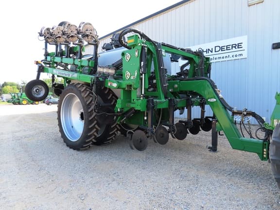 Image of Unverferth Nutrimax 2600 equipment image 1