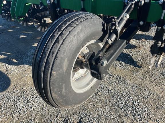 Image of Unverferth Ripper-Stripper 332 equipment image 1