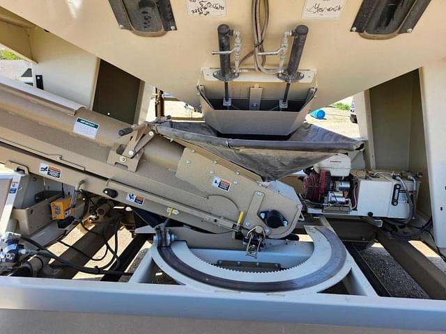 Image of Unverferth Seed Runner 3755XL equipment image 4