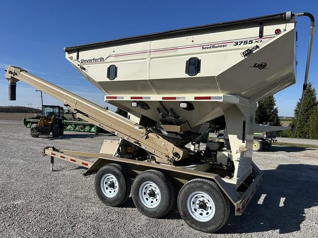 Image of Unverferth Seed Runner 3755XL equipment image 4