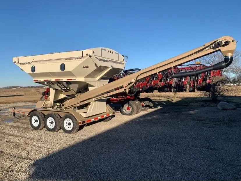 2022 Unverferth Seed Runner 3755XL Equipment Image0