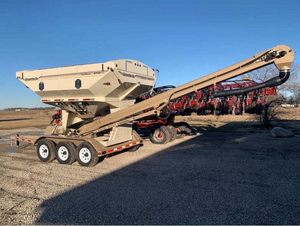 2022 Unverferth Seed Runner 3755XL Equipment Image0