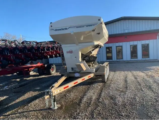 Image of Unverferth Seed Runner 3755XL equipment image 4