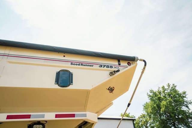 Image of Unverferth Seed Runner 3755XL equipment image 2