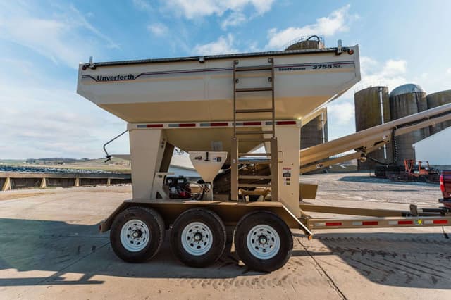 Image of Unverferth Seed Runner 3755XL equipment image 1