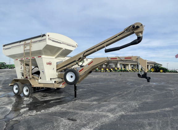 2023 Unverferth 3955XL Equipment Image0