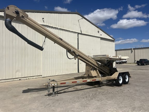 2022 Unverferth 410XL Equipment Image0
