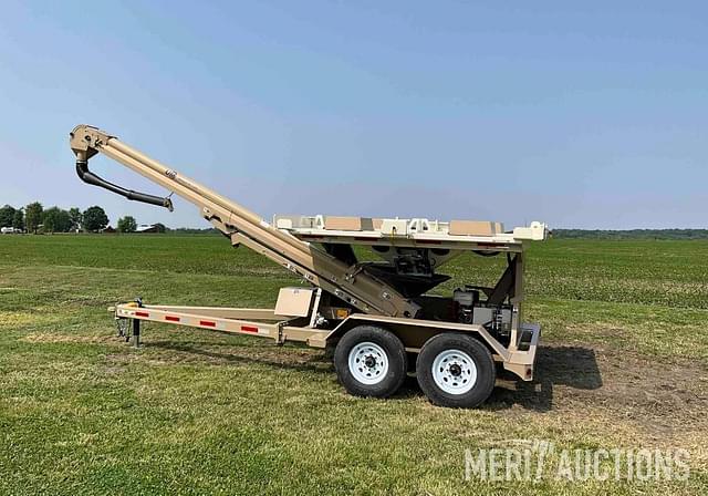 Image of Unverferth Seed Pro 410 equipment image 2