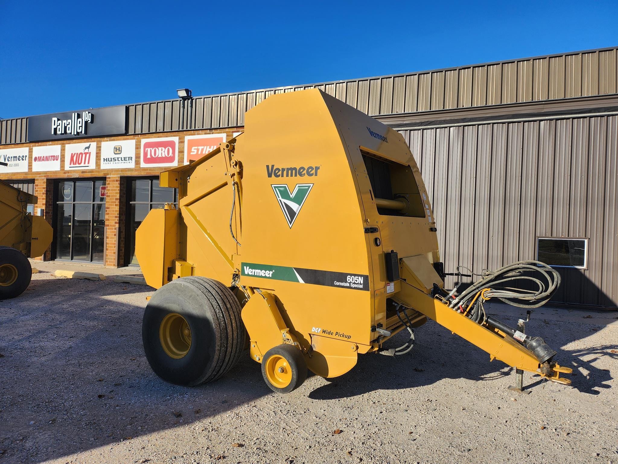 Main image Vermeer 605N Cornstalk Special