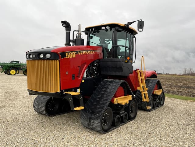 Image of Versatile 580DT equipment image 2