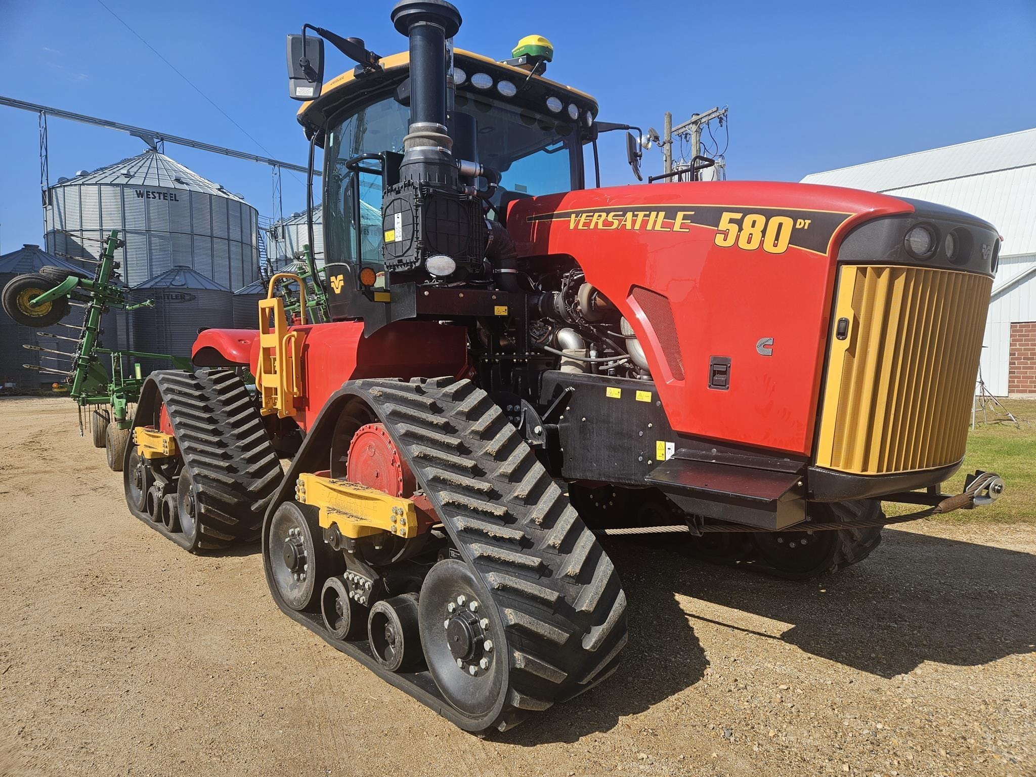 2022 Versatile 580DT Equipment Image0